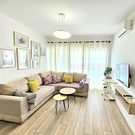 Cozy 1 Bedroom Near Parks, Cafes&restaurants *