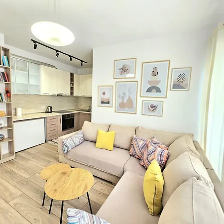 Apartament Cozy 1 Bedroom Near Parks, Cafes&restaurants