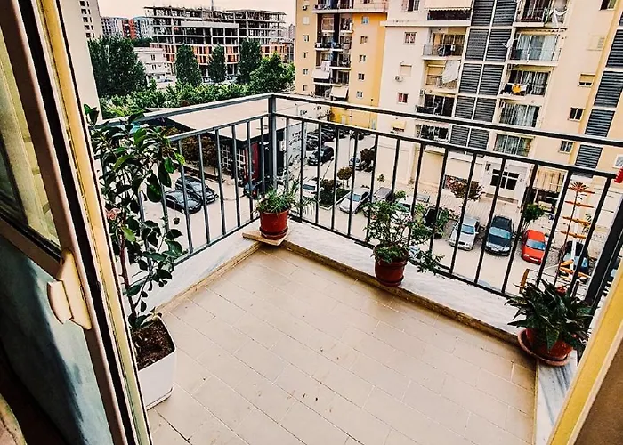 Cozy 1 Bedroom Near Parks, Cafes & Restaurants