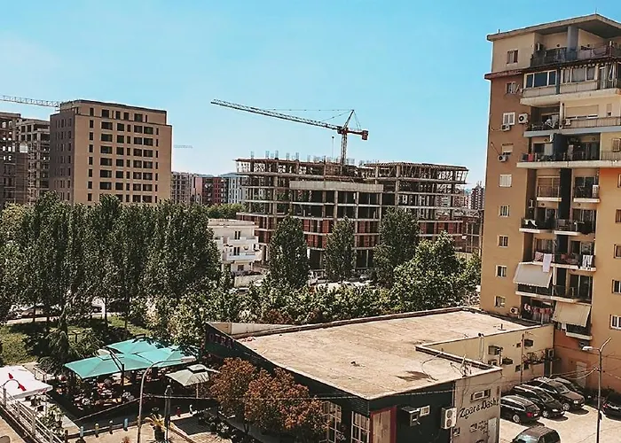 Cozy 1 Bedroom Near Parks, Cafes & Restaurants * Tirana