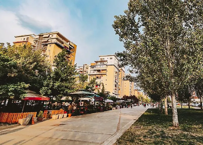 Cozy 1 Bedroom Near Parks, Cafes & Restaurants Appartement Tirana
