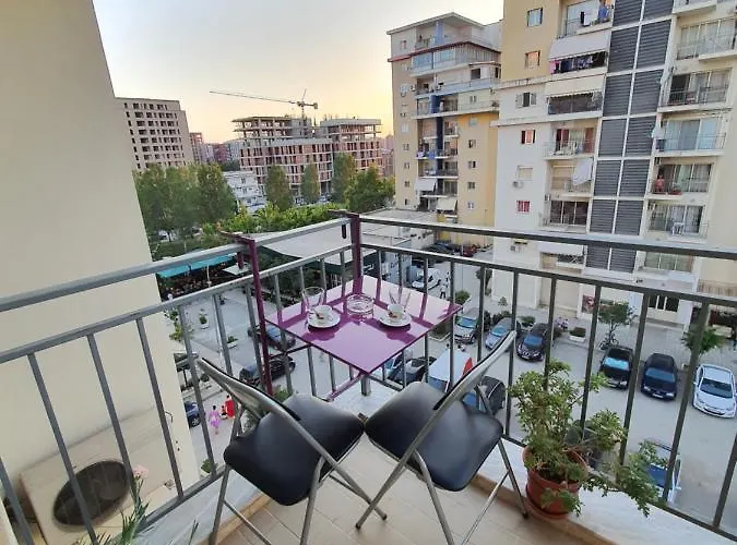 Cozy 1 Bedroom Near Parks, Cafes & Restaurants Tirana
