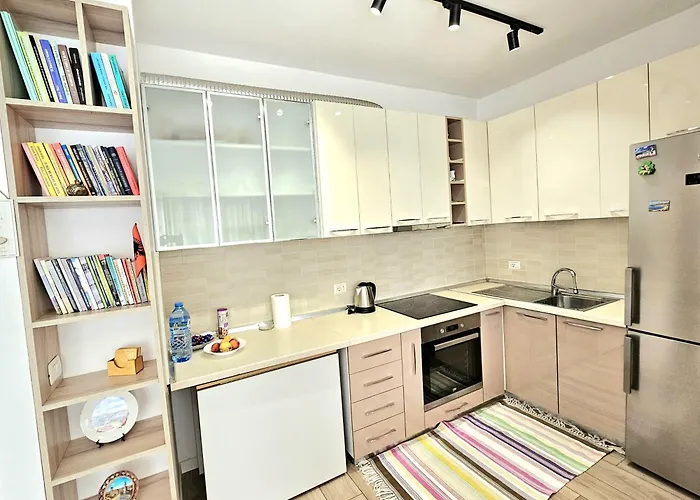 Cozy 1 Bedroom Near Parks, Cafes & Restaurants Tirana